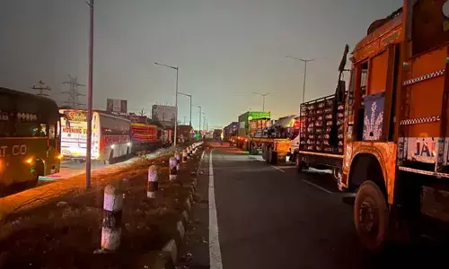 Oil Tanker Collision Causes Traffic Jam in Yadadri Bhuvanagiri Oil Tanker Collision Causes Traffic Jam in Yadadri Bhuvanagiri
