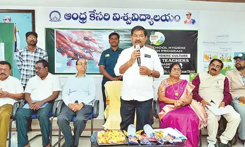 Minister stresses on student health and hygiene