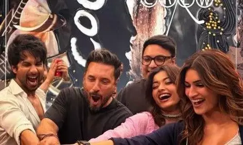 Shahid Kapoor, Kriti Sanon and Rashmika Mandanna wrap up shoot for ‘Cocktail 2’ with celebrations Shahid Kapoor, Kriti Sanon and Rashmika Mandanna wrap up shoot for ‘Cocktail 2’ with celebrations