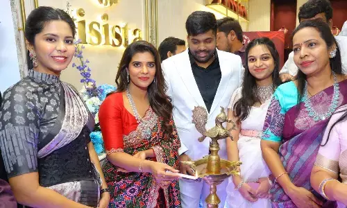 Actress Aishwarya Rajesh Inaugurates Visista Gold and Diamonds Flagship Store at Jubilee Hills