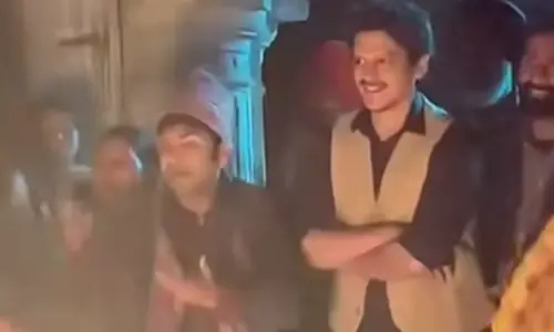 Vijay Varma shows how he concluded ‘Gustaakh Ishq’ shoot