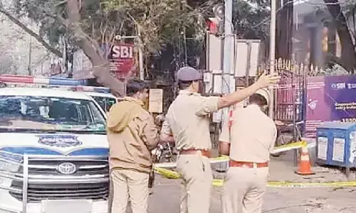 Robbers loot bizman, decamp with Rs 6 lakh