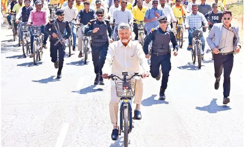 Guinness record for Kuppam with massive e-cycle distribution