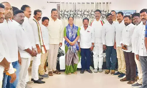 Congress leaders call on Surekha