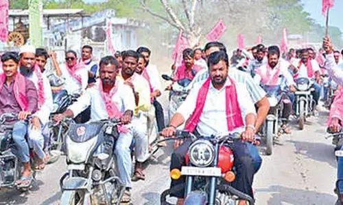 Protests erupt in Khanapur against notices to KCR