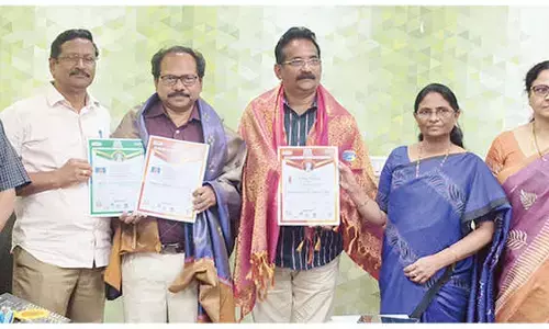 Two AP veterinarians bag national award