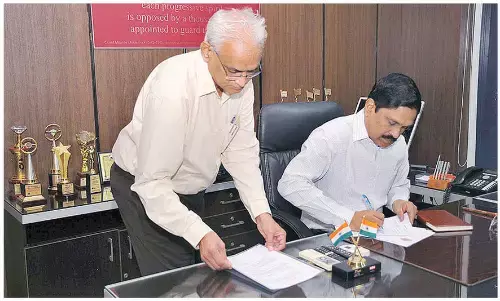 APSRTC to introduce 2,500 electric, CNG buses in five yrs APSRTC to introduce 2,500 electric, CNG buses in five yrs