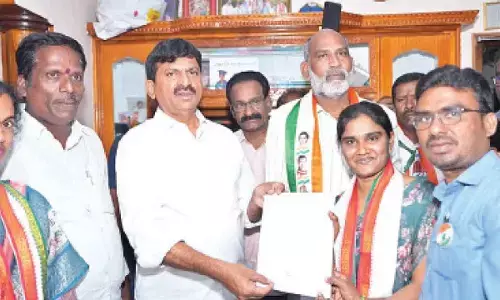 Congress distributs B-Forms in Edulapuram