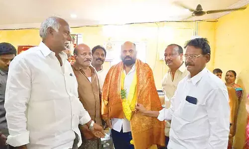 Nunna farmers seek development of road