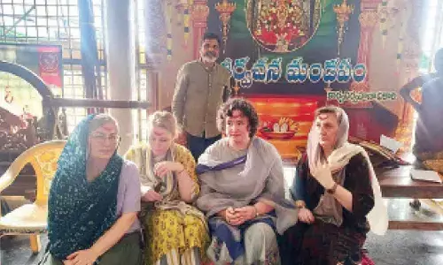 AP deputy CM’s wife Anna Lezhneva visits historic Bhadrakali temple