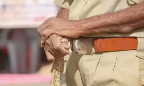 2 cops suspended for taking Rs 30,000 bribe from farmer