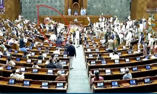 Many Women MPs Surround Modi’s Seat: LS adjourned minutes before PMs speech amid protests