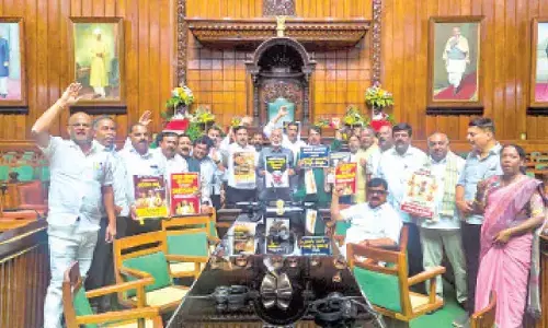 Bhajans, sloganeering mark Oppn’s overnight protest in Assembly