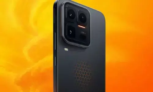 iQOO 15 Ultra Debuts With Built-In Cooling Fan, 7,400mAh Battery And 100W Fast Charging For Hardcore Gamers