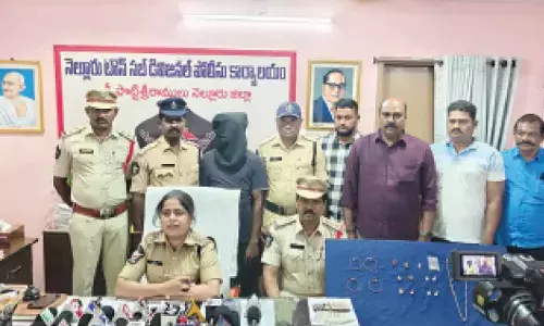 Two thieves held, gold worth Rs 18L recovered