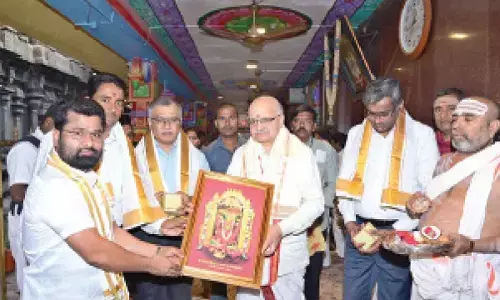 NITI Aayog CEO worships Goddess Kanaka Durga