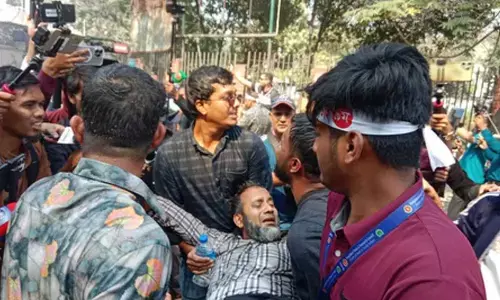 B’desh: Journalists injured covering Inqilab Mancha activists’ clash with police over Hadi’s killing