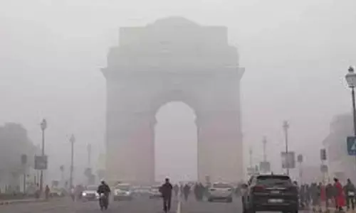 Air quality remains poor, AQI at 220