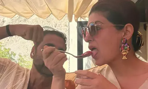 Twinkle Khanna indulges in a gluttony contest with hubby Akshay Kumar