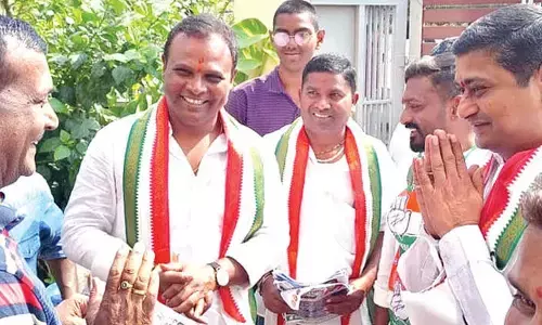 Congress leaders campaign for Ramaarthi Gopi in 7th Division
