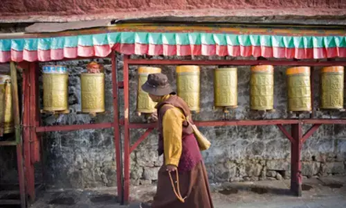 Chinese govt bans children aged below 18 years from visiting monasteries: Report