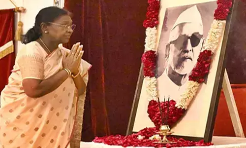 President Droupadi Murmu pays tribute to Dr Zakir Husain on birth anniversary