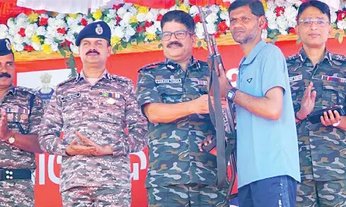 Nikhil urges comrades to surrender