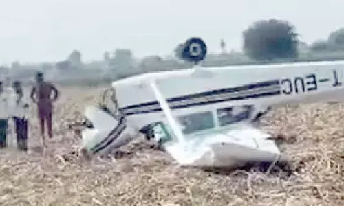 Pvt mini aircraft crashes, both occupants survive out