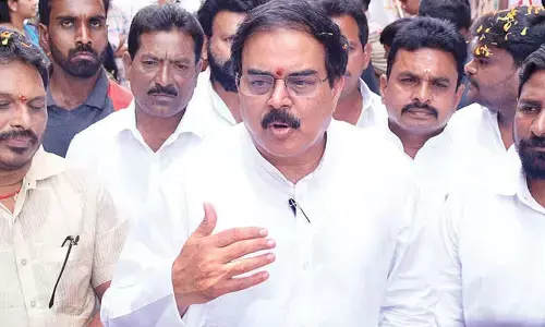 YSRCP has no moral right to speak on issue: Nadendla