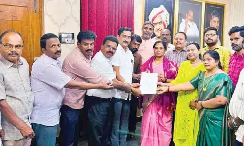 MLA Sunita vows to resolve government employees’ issues