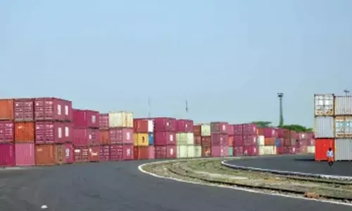 Pakistans trade deficit soars by 44 per cent as exports plunge