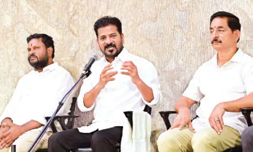 Centre discriminating against Telangana: CM