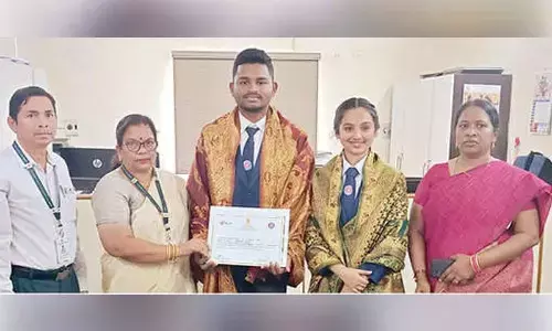 AKNU students felicitated