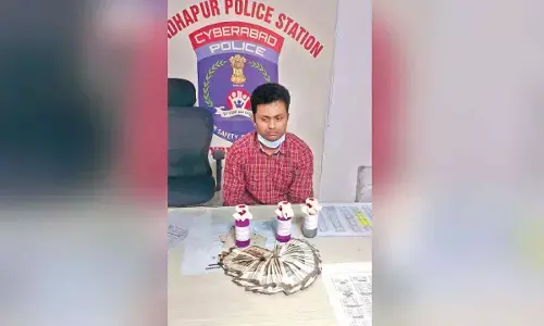 Madhapur SI caught red-handed accepting bribe of Rs 50k