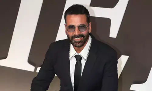 Neelam Kothari shares how Akshay Kumar turned up at her jewellery store at 9:00 am