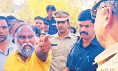 Jagga Reddy attempts to attack CI after he allegedly manhandled Cong candidate