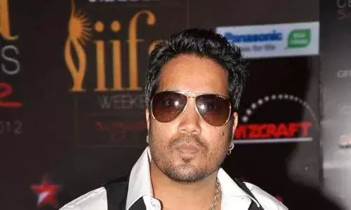 Mika Singh pledges Rs 11 lakh to support Rajpal Yadav amid jail term in cheque bounce case