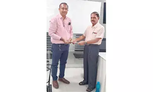 Dr Palle donates Rs 1L for kalyana mandapam