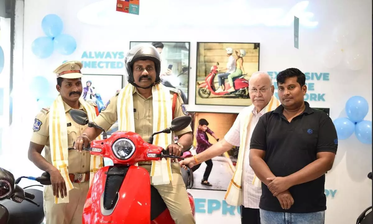 Siddi Vinayaka Bajaj Launches Chetak C25 at Sainikpuri Showroom Siddi Vinayaka Bajaj Launches Chetak C25 at Sainikpuri Showroom