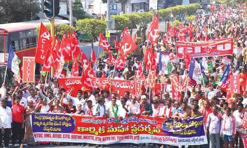 Vijayawada turns red as thousands take out rally