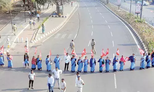 Bandh halts traffic movement