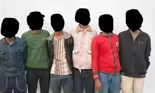 Six mobile snatchers held in two separate cases