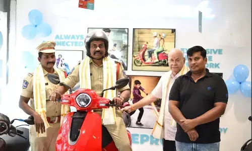 Siddi Vinayaka Bajaj Launches Chetak C25 at Sainikpuri Showroom