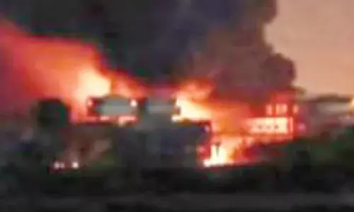 Massive fire breaks out at pharma unit Massive fire breaks out at pharma unit