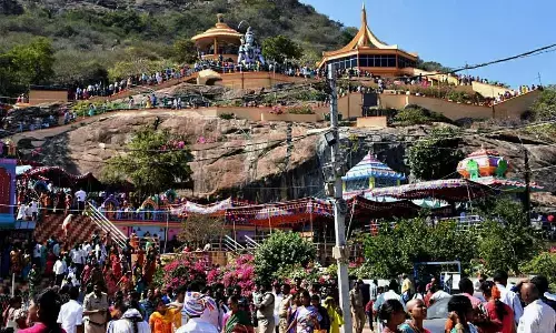 Devotees flock to Shiva temples amid Maha Shivaratri in AP, Telangana