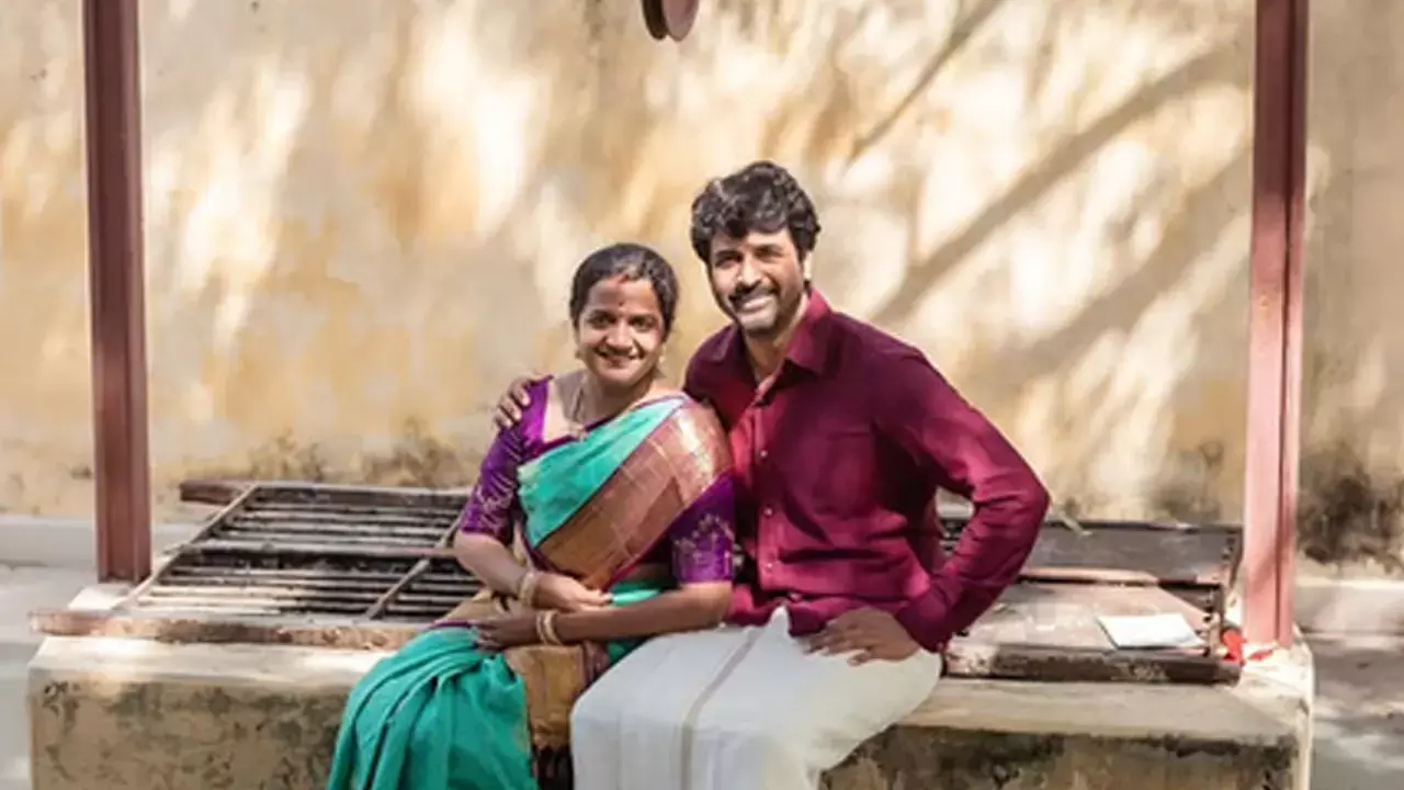 Sivakarthikeyan offers prayers at world famous Shiva temple in Tiruvannamalai on birthday Sivakarthikeyan offers prayers at world famous Shiva temple in Tiruvannamalai on birthday