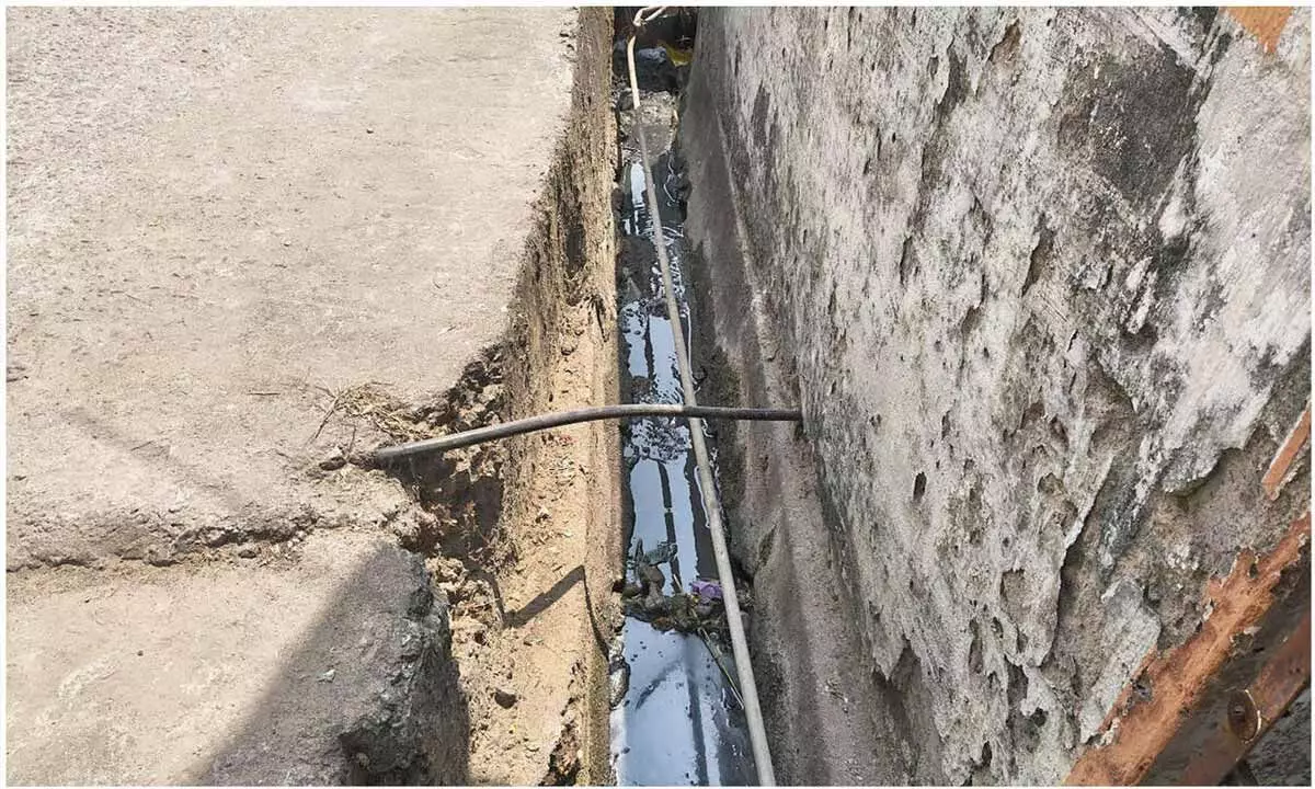Civic body to replace water pipelines that overlap drainages across city Civic body to replace water pipelines that overlap drainages across city