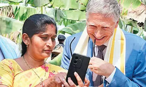 Bill Gates watches AI in action on AP farm
