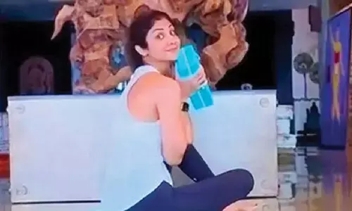 Shilpa Shetty performs supine contralateral stability drill: Strength without control is incomplete