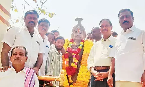 Netas urged to install Sri Krishna Deva Raya statues at temples